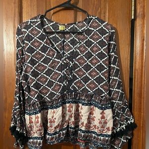Women’s/ teens top with pattern and details on the sleeve. Runs a little small